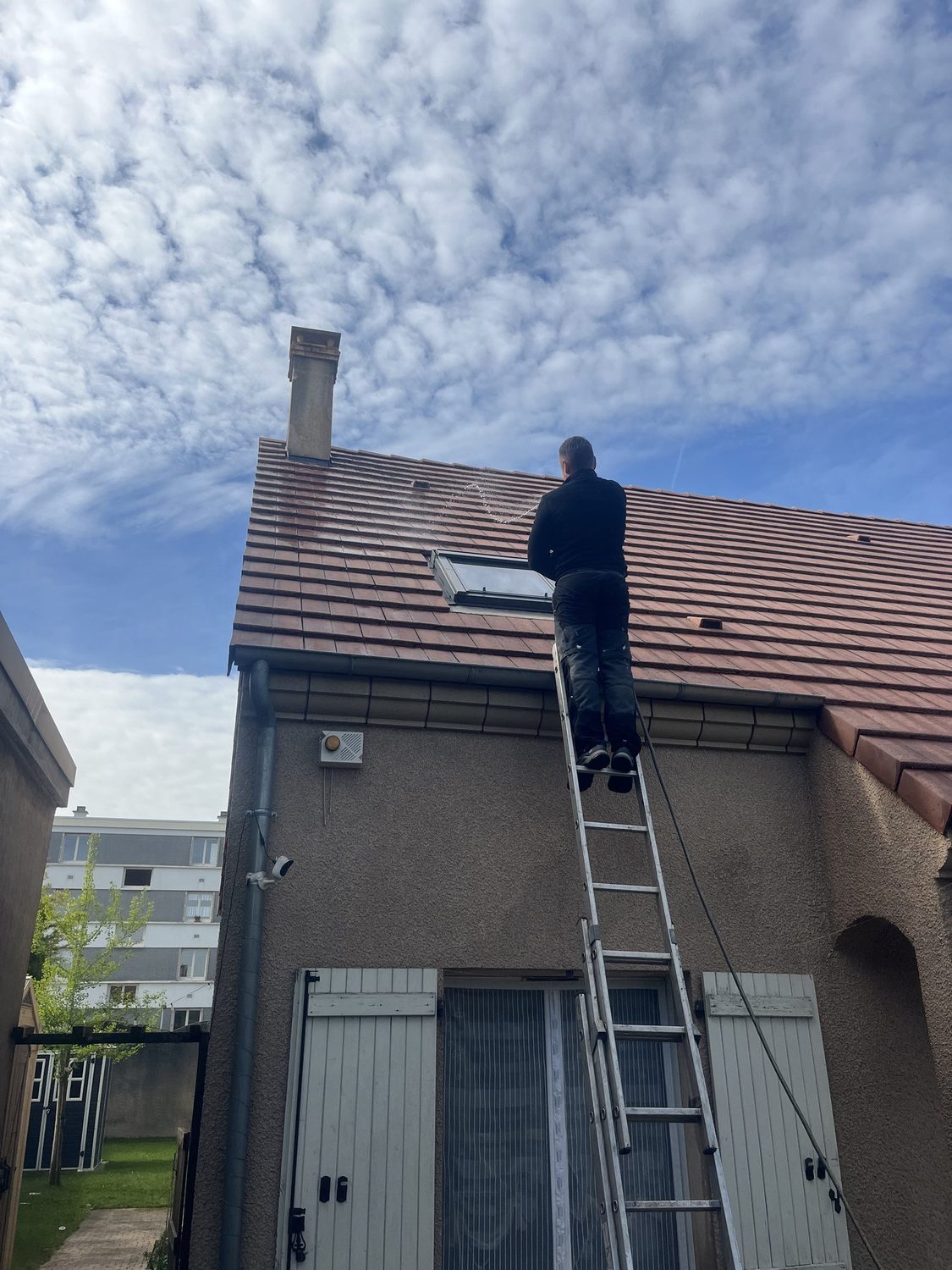 Démoussage de toiture dans l'Essonne